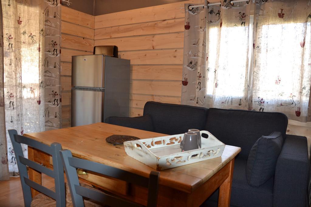 Отель Camping La Mare Aux Fees Roquefeuil Экстерьер фото