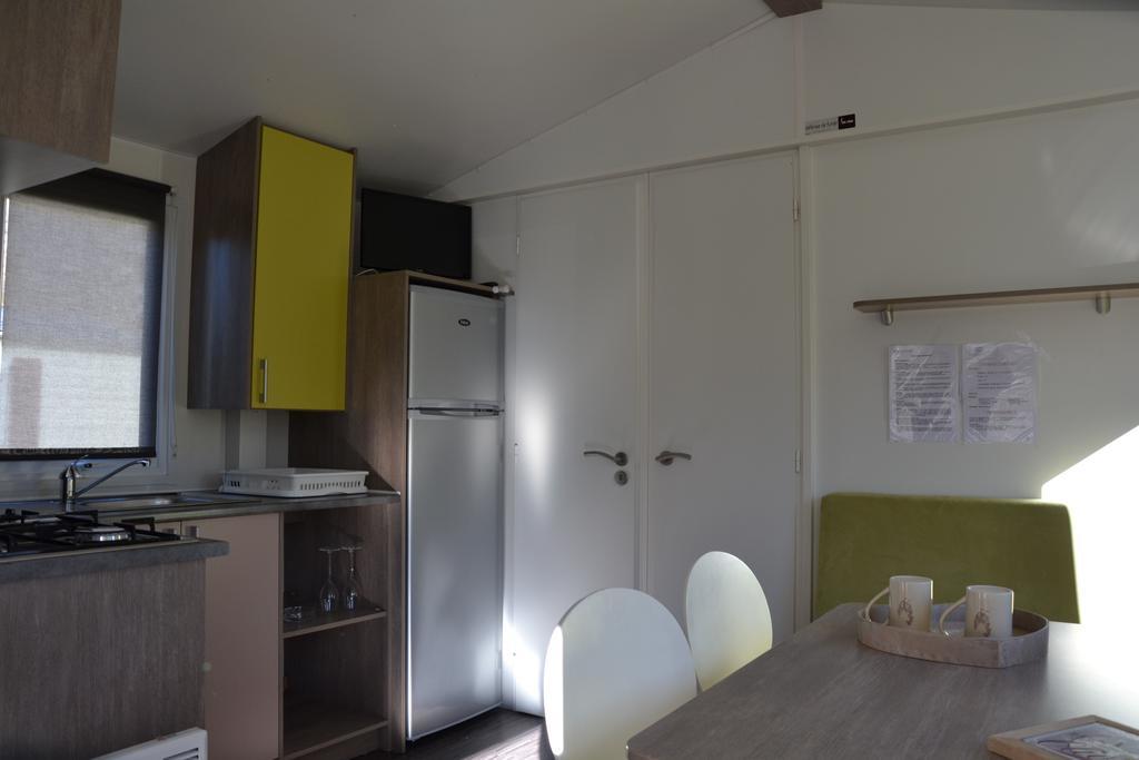 Отель Camping La Mare Aux Fees Roquefeuil Экстерьер фото