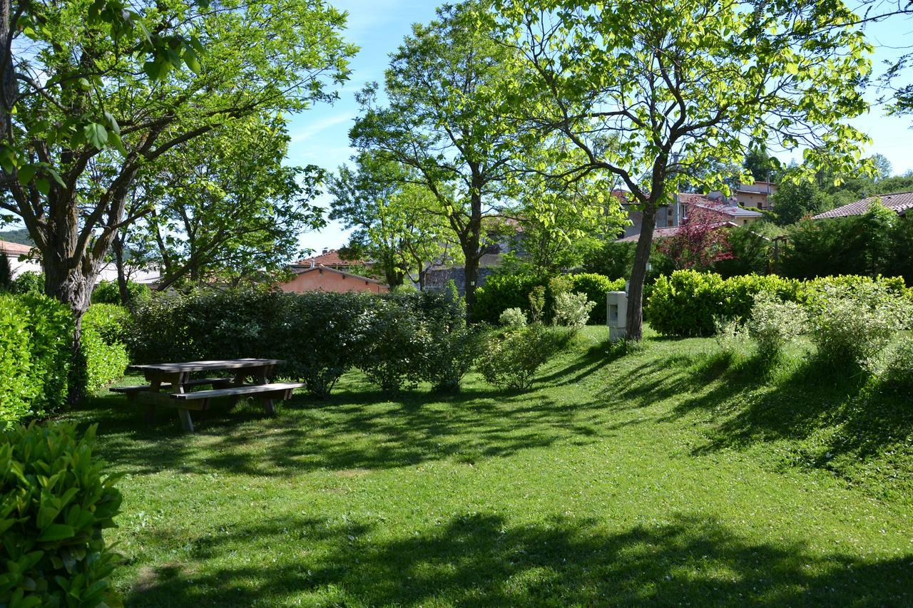 Отель Camping La Mare Aux Fees Roquefeuil Экстерьер фото