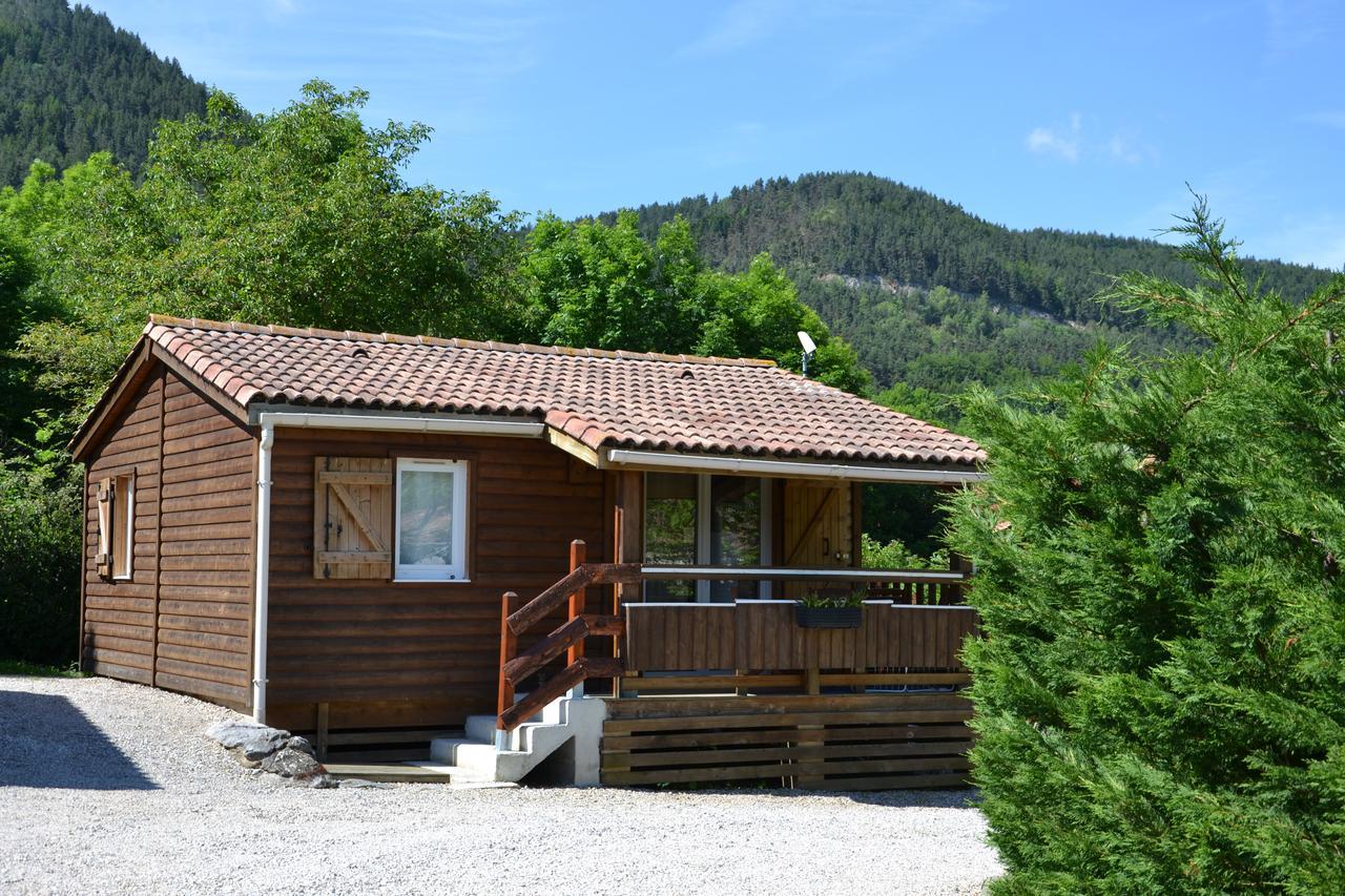 Отель Camping La Mare Aux Fees Roquefeuil Экстерьер фото