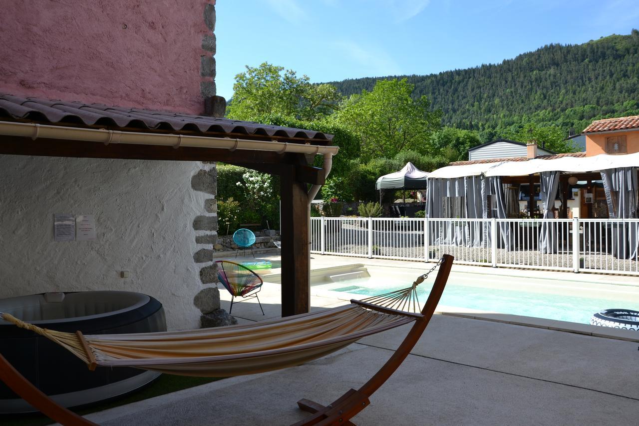 Отель Camping La Mare Aux Fees Roquefeuil Экстерьер фото
