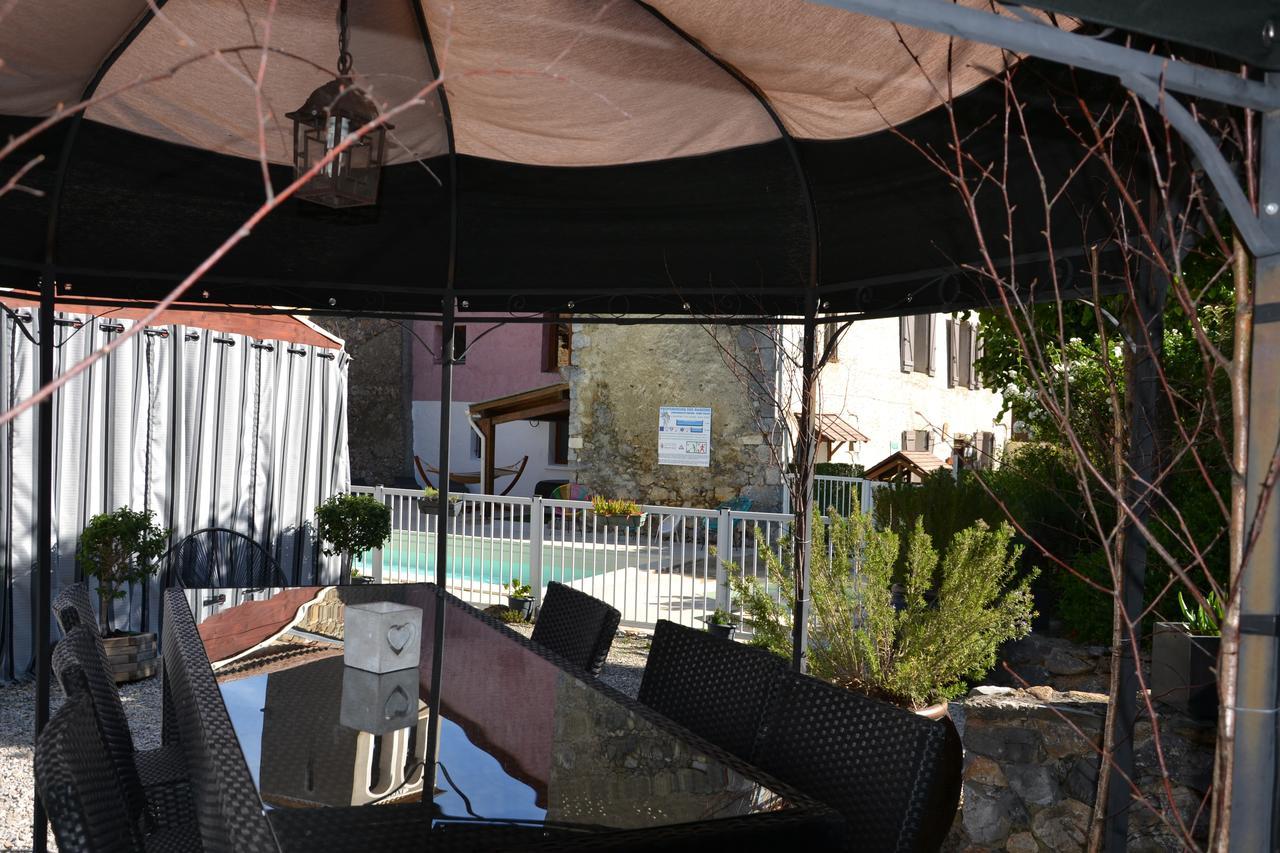 Отель Camping La Mare Aux Fees Roquefeuil Экстерьер фото