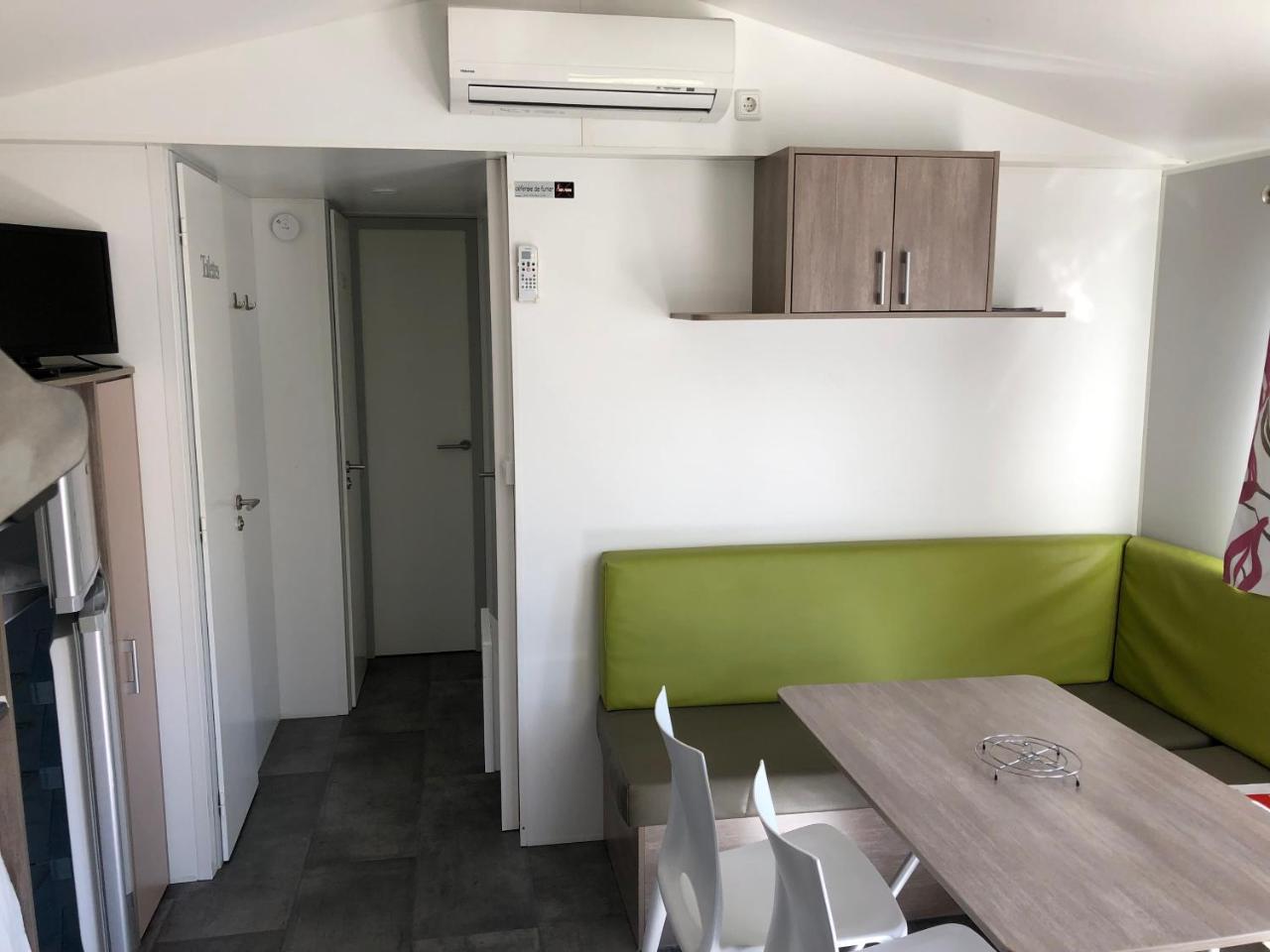 Отель Camping La Mare Aux Fees Roquefeuil Экстерьер фото